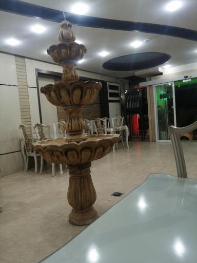 عکس 2 — رستوران شاد