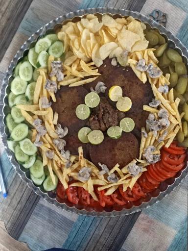 عکس 4 — باغچه و رستوران فدک