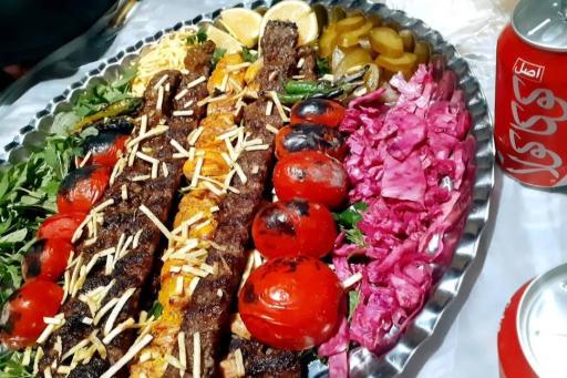 عکس 5 — باغچه و رستوران فدک