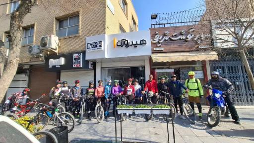 عکس 3 — کافه رستوران هیدروژن