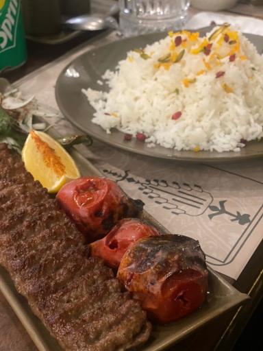 عکس 3 — رستوران ترمه و طاووس