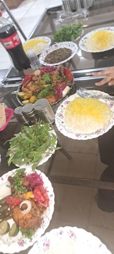 عکس 3 — رستوران و بیرون بر میرزا
