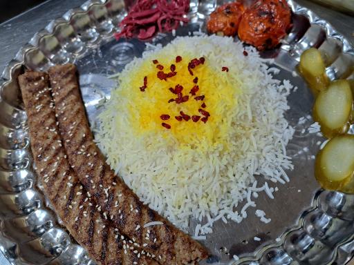 عکس 4 — سفره خانه سنتی صفا