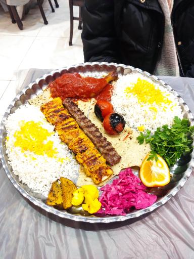 عکس 3 — رستوران آتور