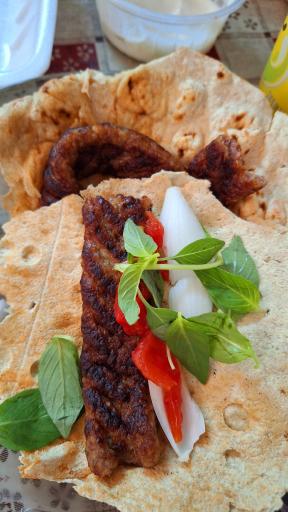 عکس 3 — کبابی چشم بین